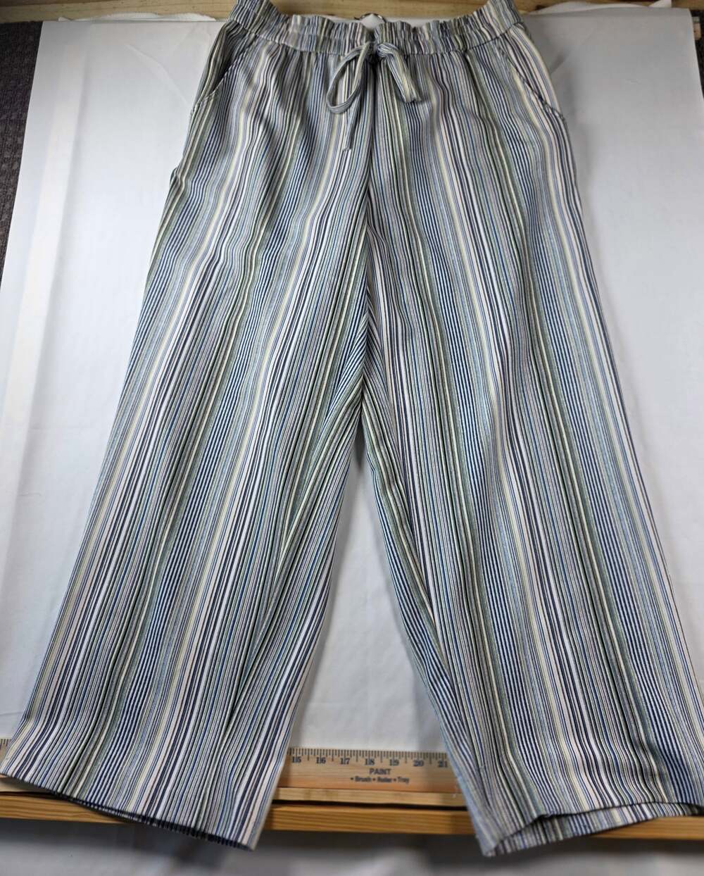 Cato multicolored multi-stripe wide-leg pull-on cropped pants Size 18